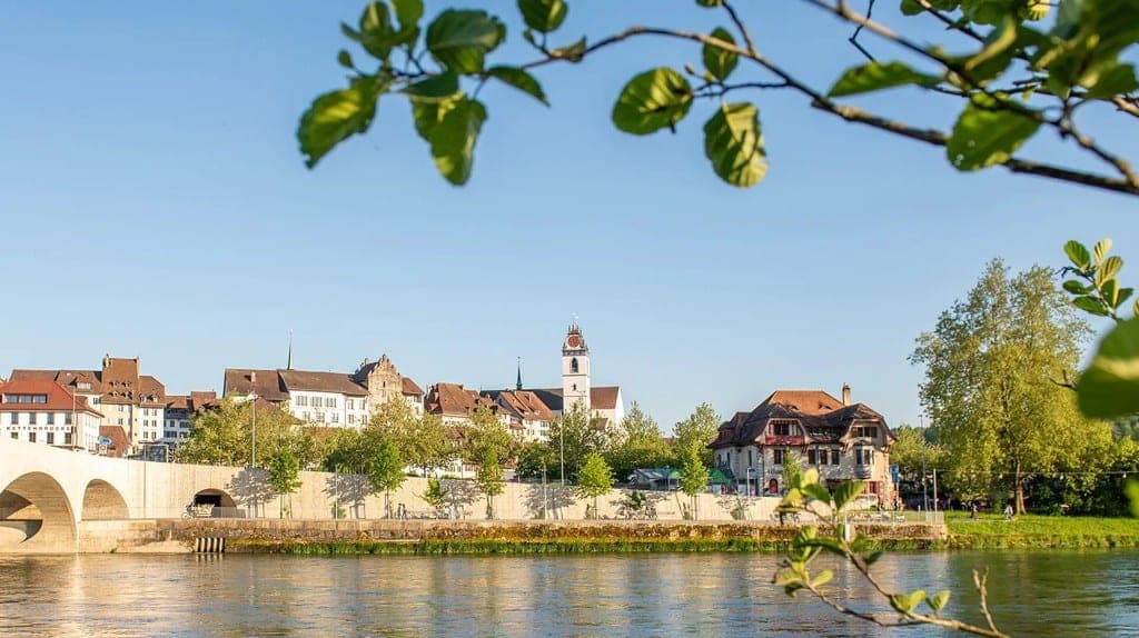 Blick auf die Aarauer Altstadt und die Aare im Kanton Aargau